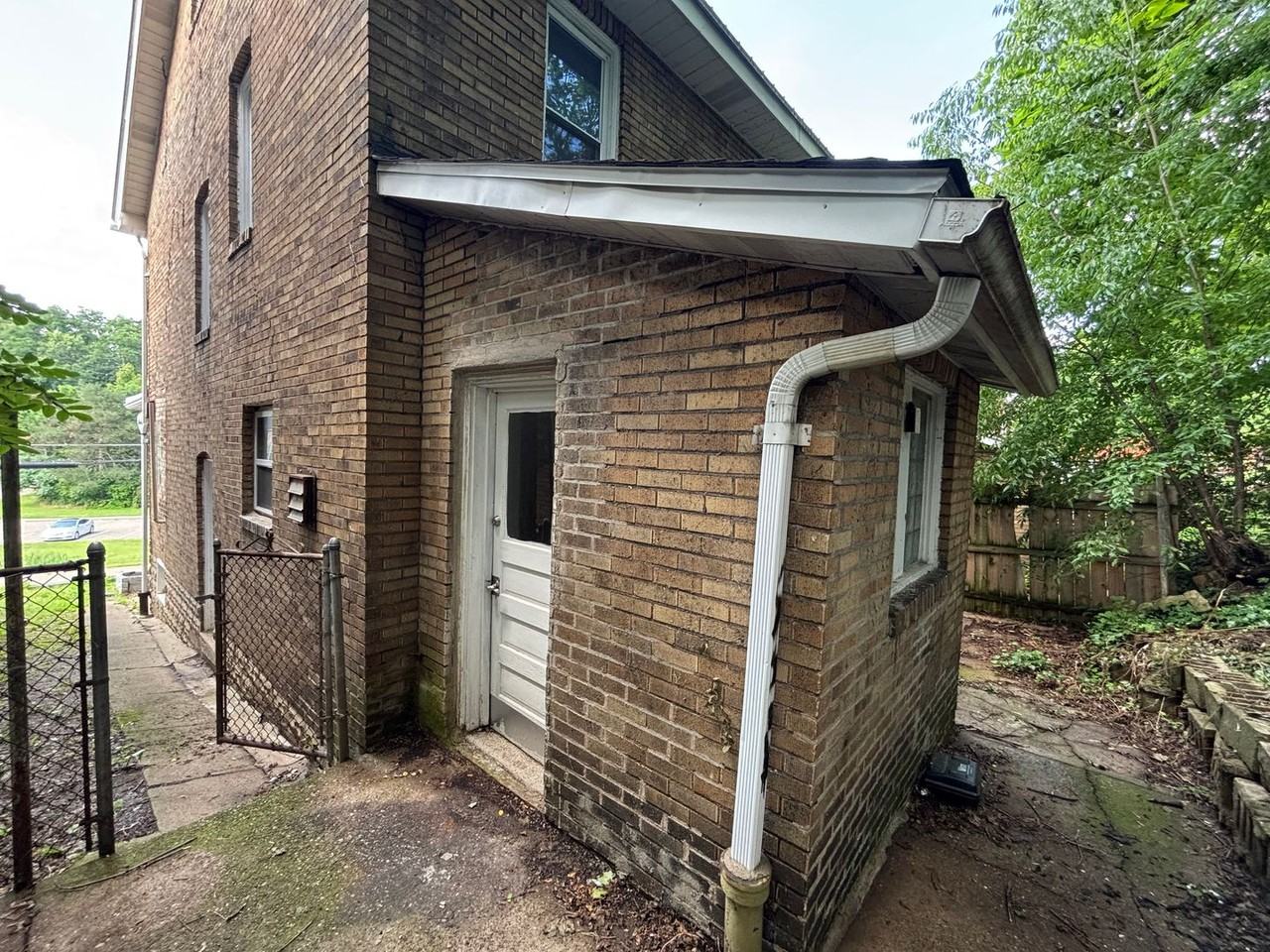 1409 Brookline Blvd - Photo 4 of 28
