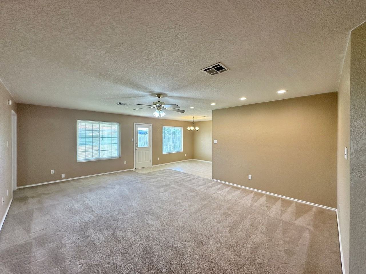 4404 Waterside Dr - Photo 2 of 34