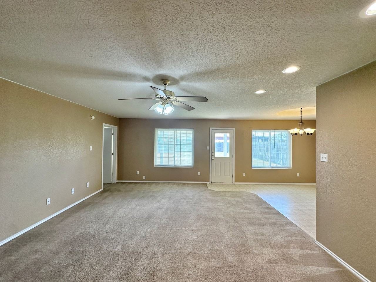 4404 Waterside Dr - Photo 3 of 34