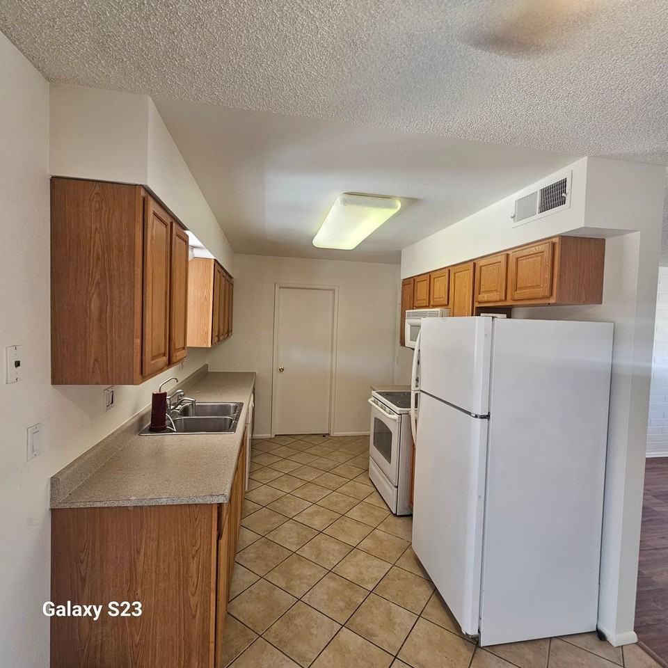 9845 N 105th Dr - Photo 5 of 21