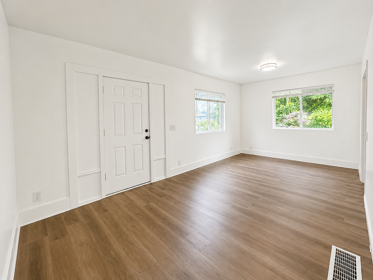 14301 30th Ave Ne - Photo 3 of 24