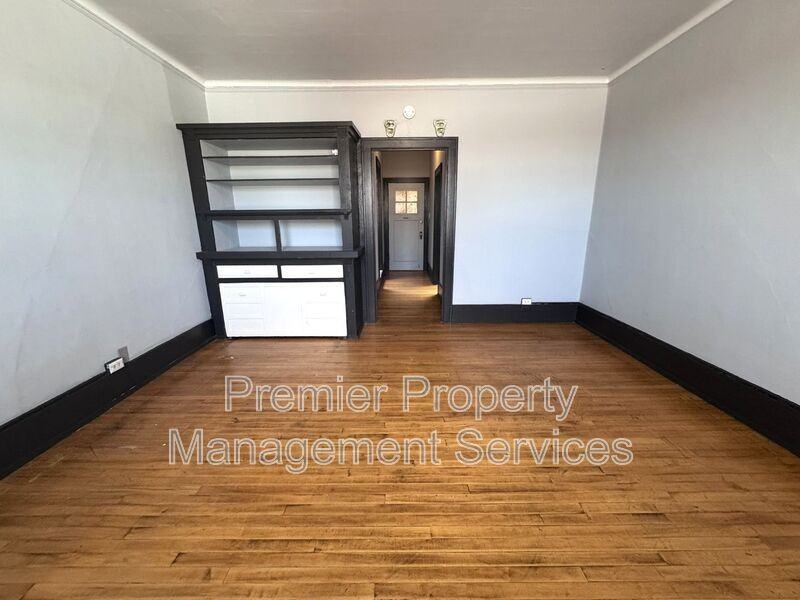 3018 1st Ave N #7 - Photo 3 of 13