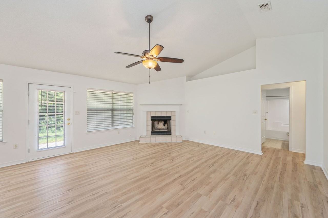 9750 Parker Lake Cir - Photo 7 of 36