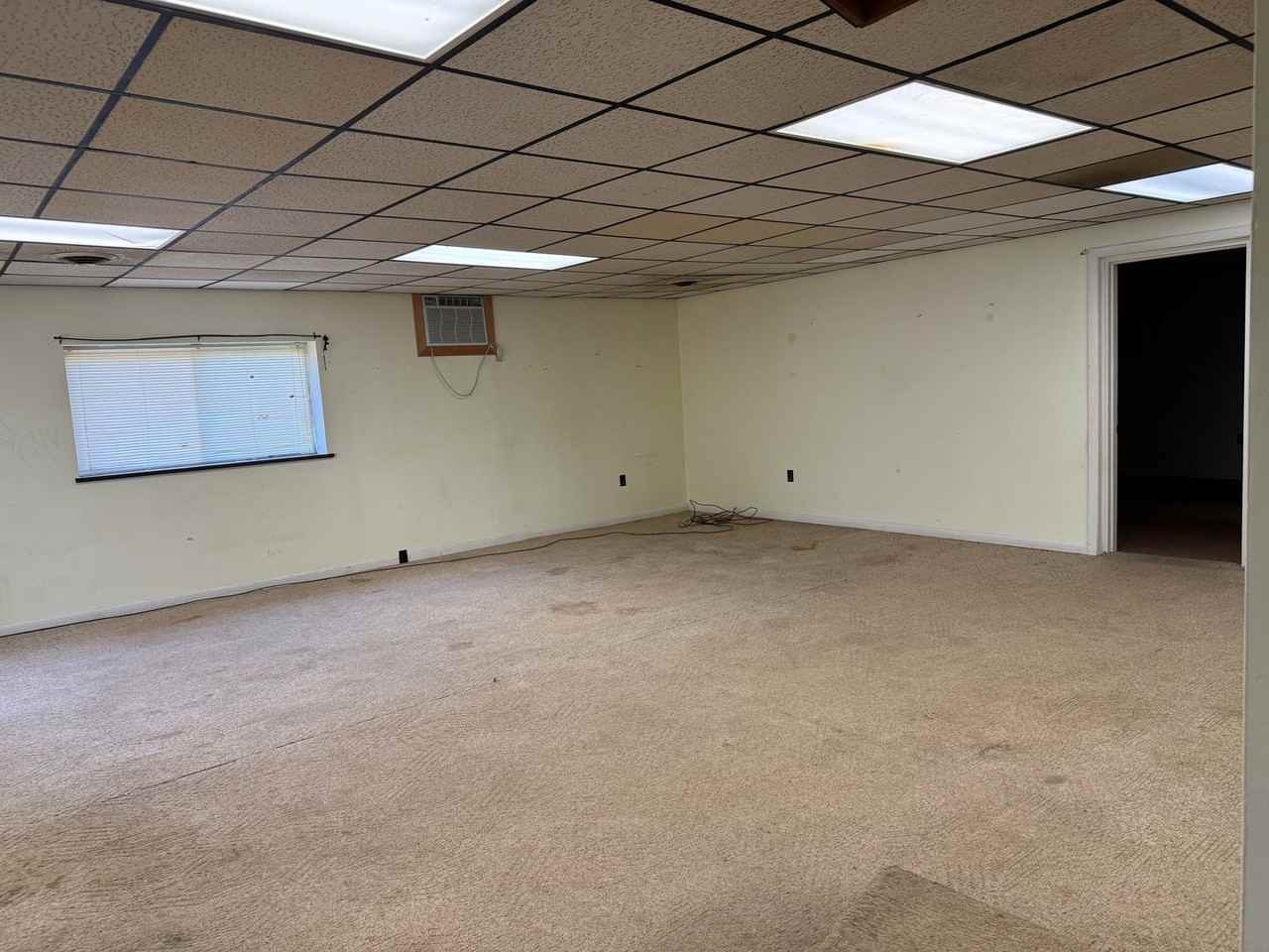 300 Seneca Ln - Photo 7 of 12