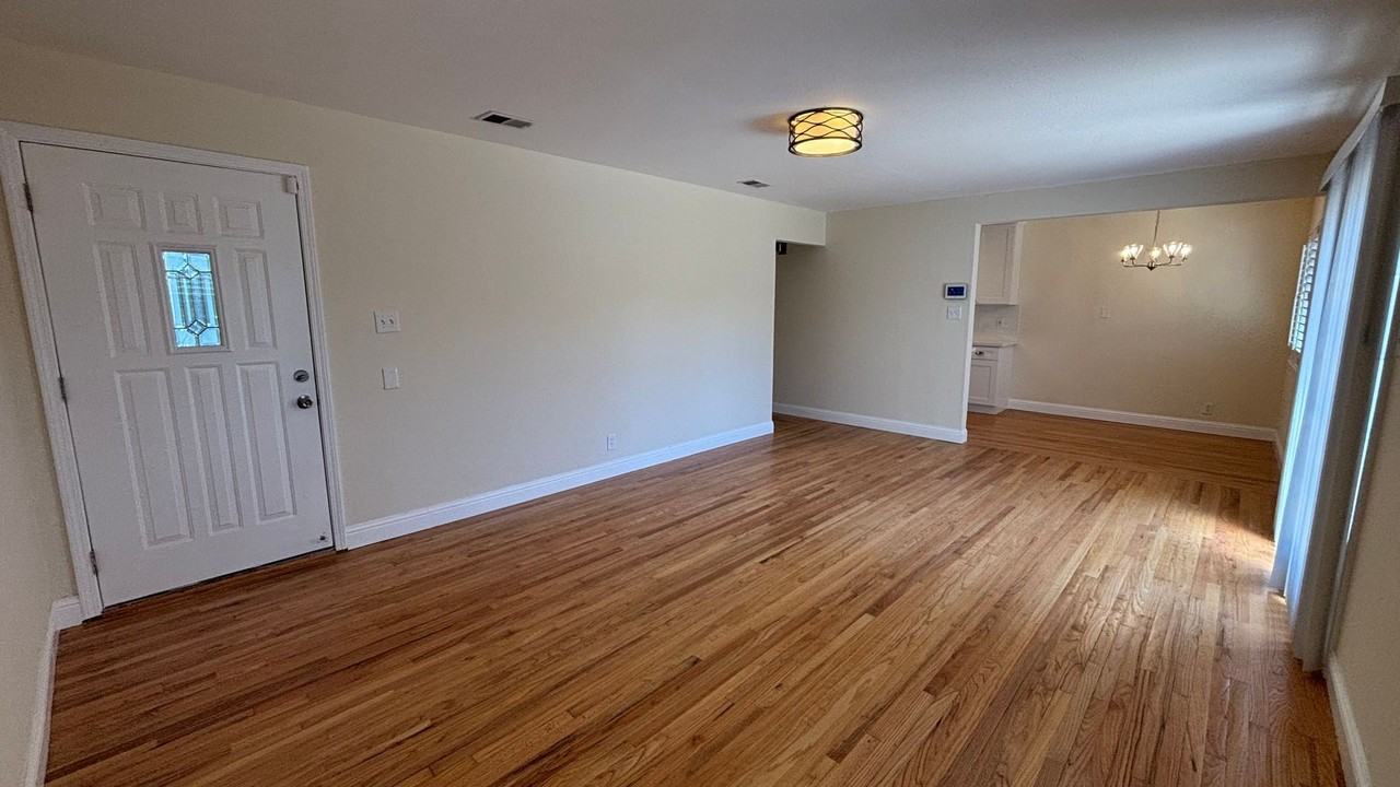 8096 Juniper Ave - Photo 3 of 37
