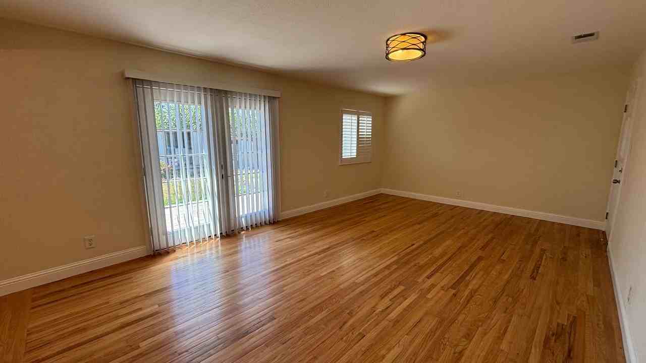 8096 Juniper Ave - Photo 4 of 37