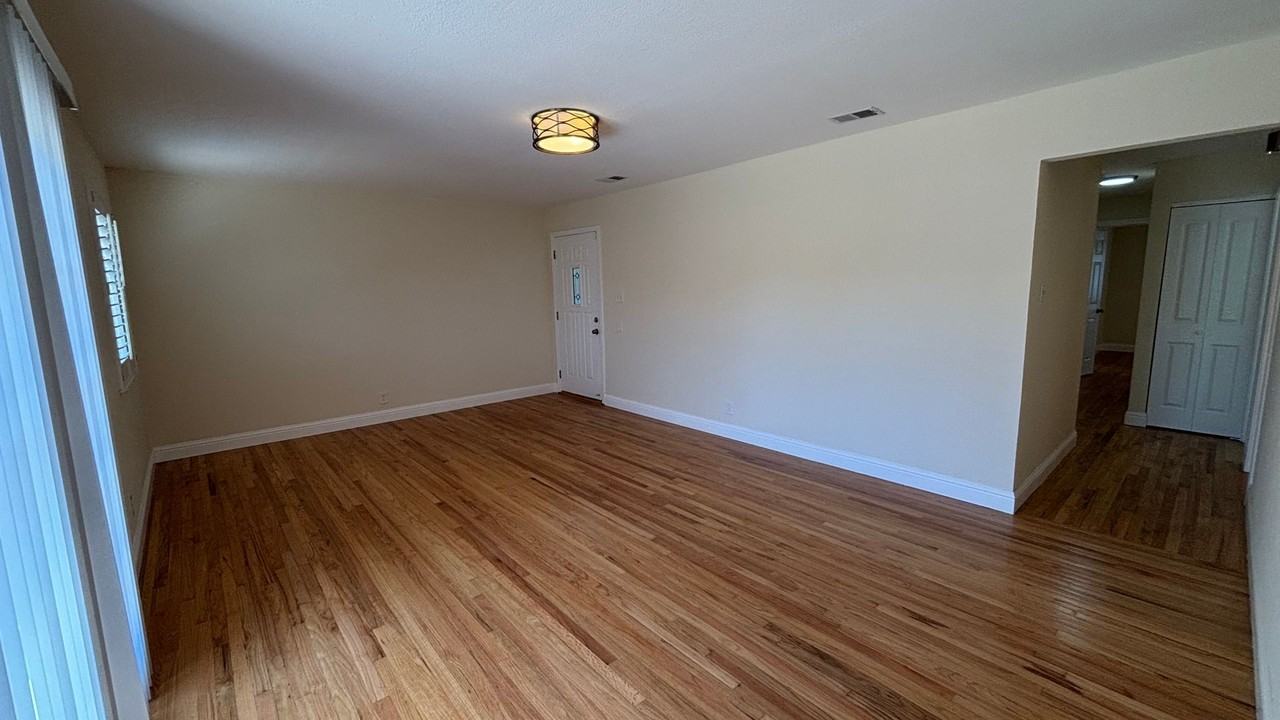 8096 Juniper Ave - Photo 5 of 37