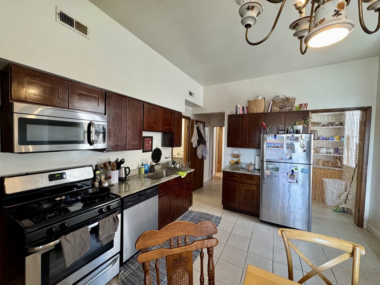 1145 W Webster Ave #3 - Photo 2 of 36