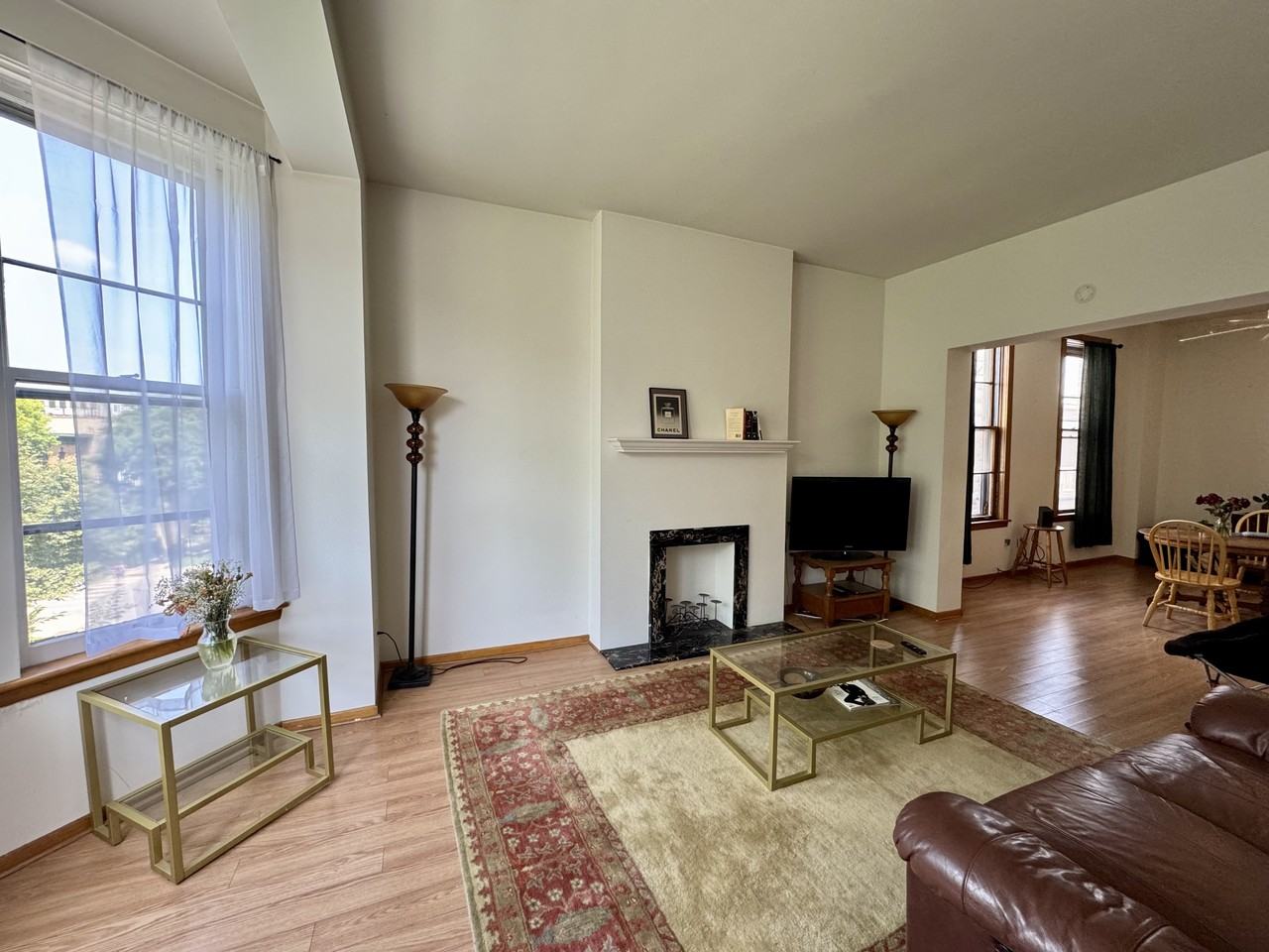 1145 W Webster Ave #3 - Photo 3 of 36