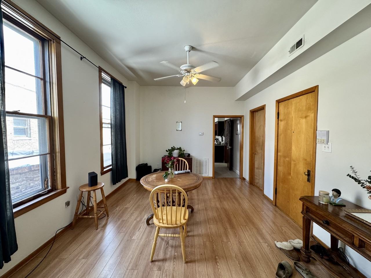 1145 W Webster Ave #3 - Photo 7 of 36