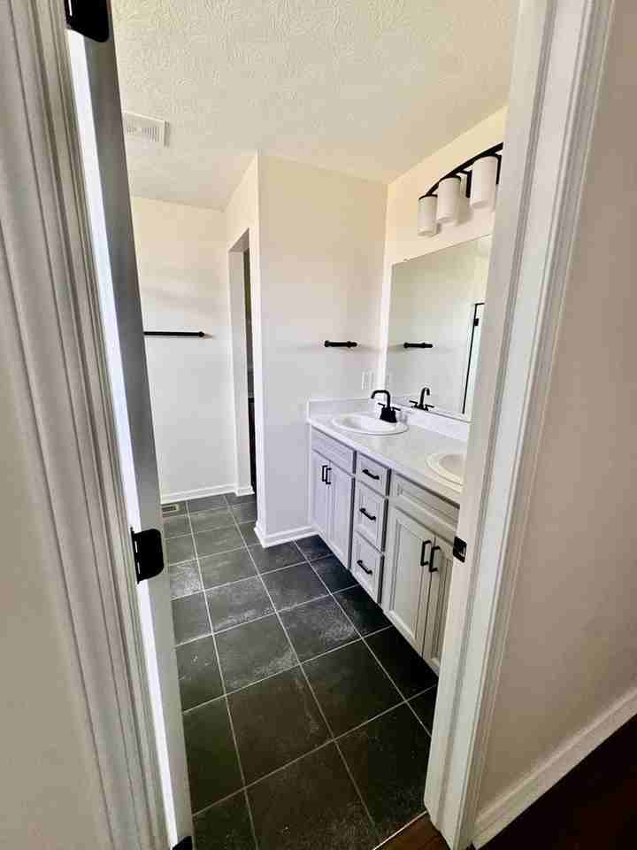 306 Raccoon Ave - Photo 3 of 26