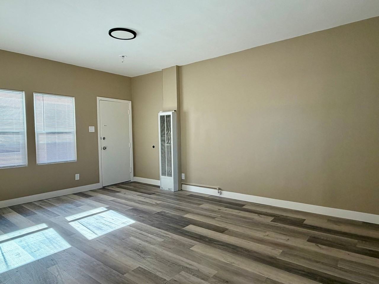 324 W Opp St - Photo 5 of 8