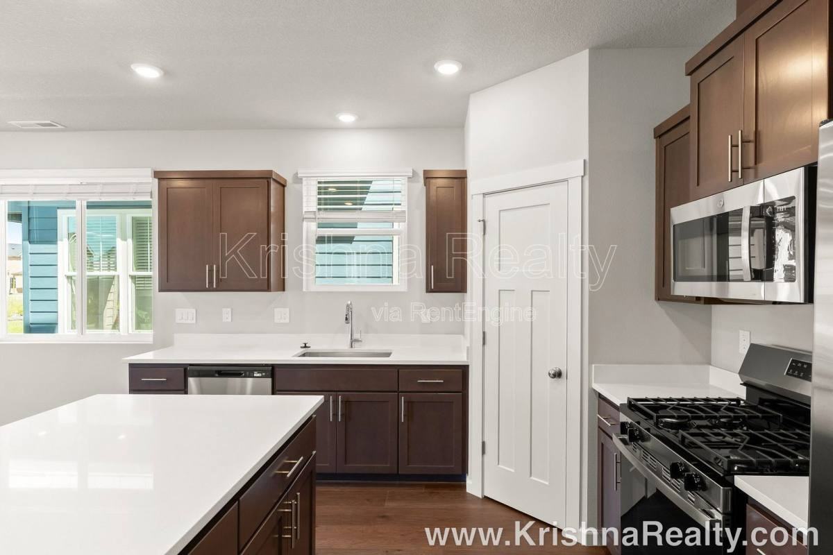 3513 Se Salal Ln - Photo 7 of 10