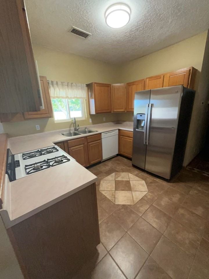 429 Tome Hill Ave Se - Photo 7 of 25