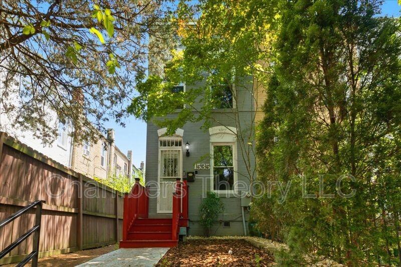 1535 Constitution Ave Ne - Photo 2 of 34