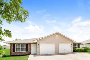 301 Nw Woodbury Dr - Photo 1 of 1