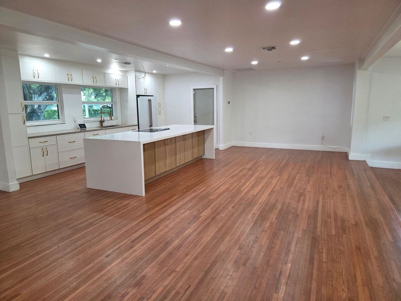 13040 N Miami Ave - Photo 2 of 11