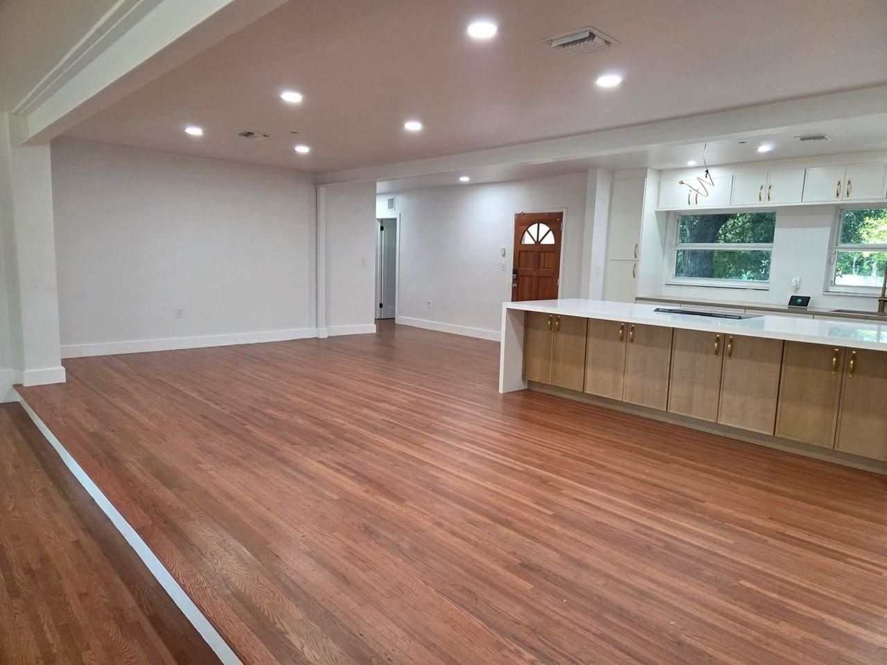 13040 N Miami Ave - Photo 3 of 11
