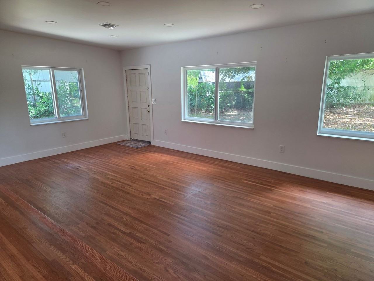 13040 N Miami Ave - Photo 4 of 11