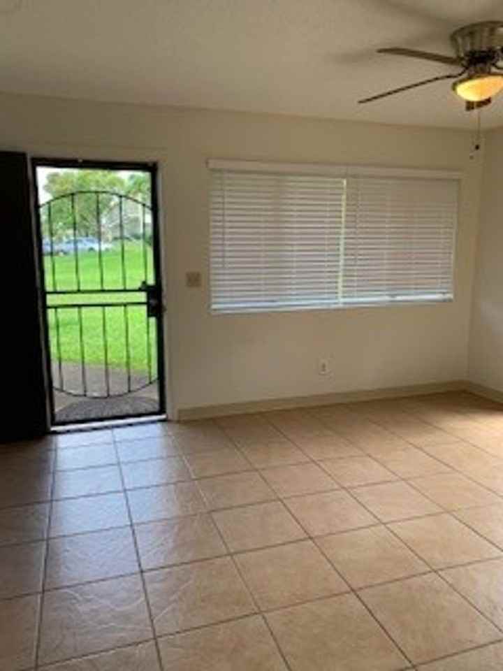 2069 California Ave #17C - Photo 2 of 20