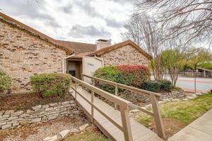 featured image of 5947 Chimney Wood Cir