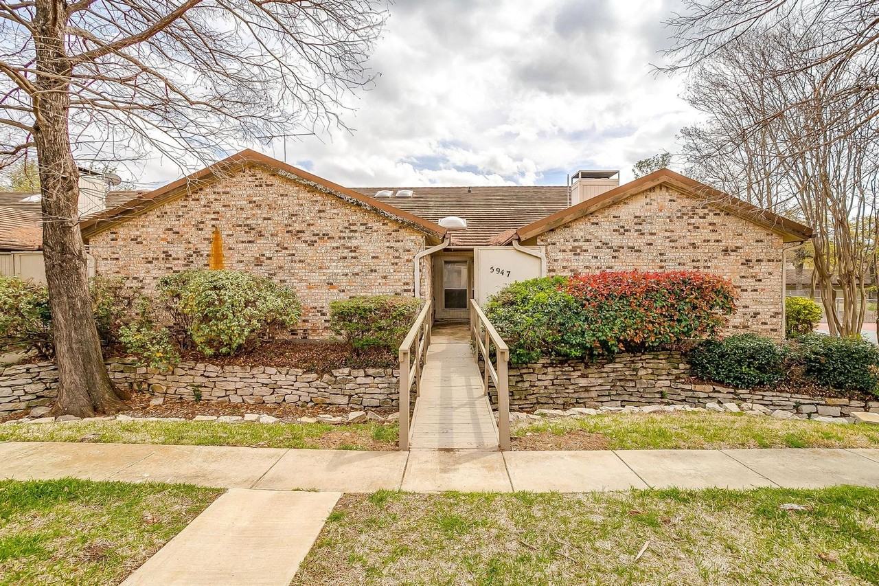 5947 Chimney Wood Cir - Photo 2 of 42