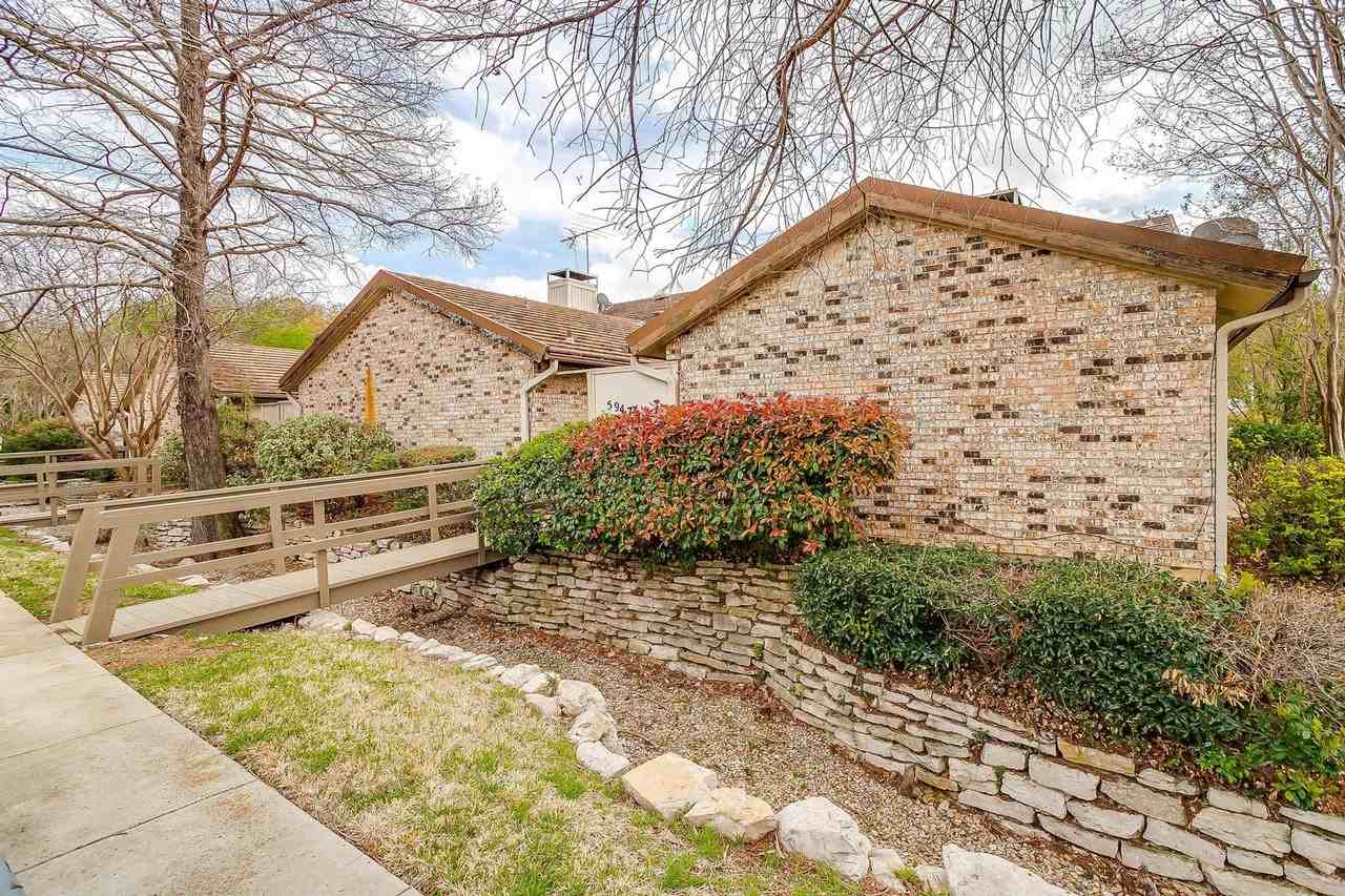 5947 Chimney Wood Cir - Photo 5 of 42