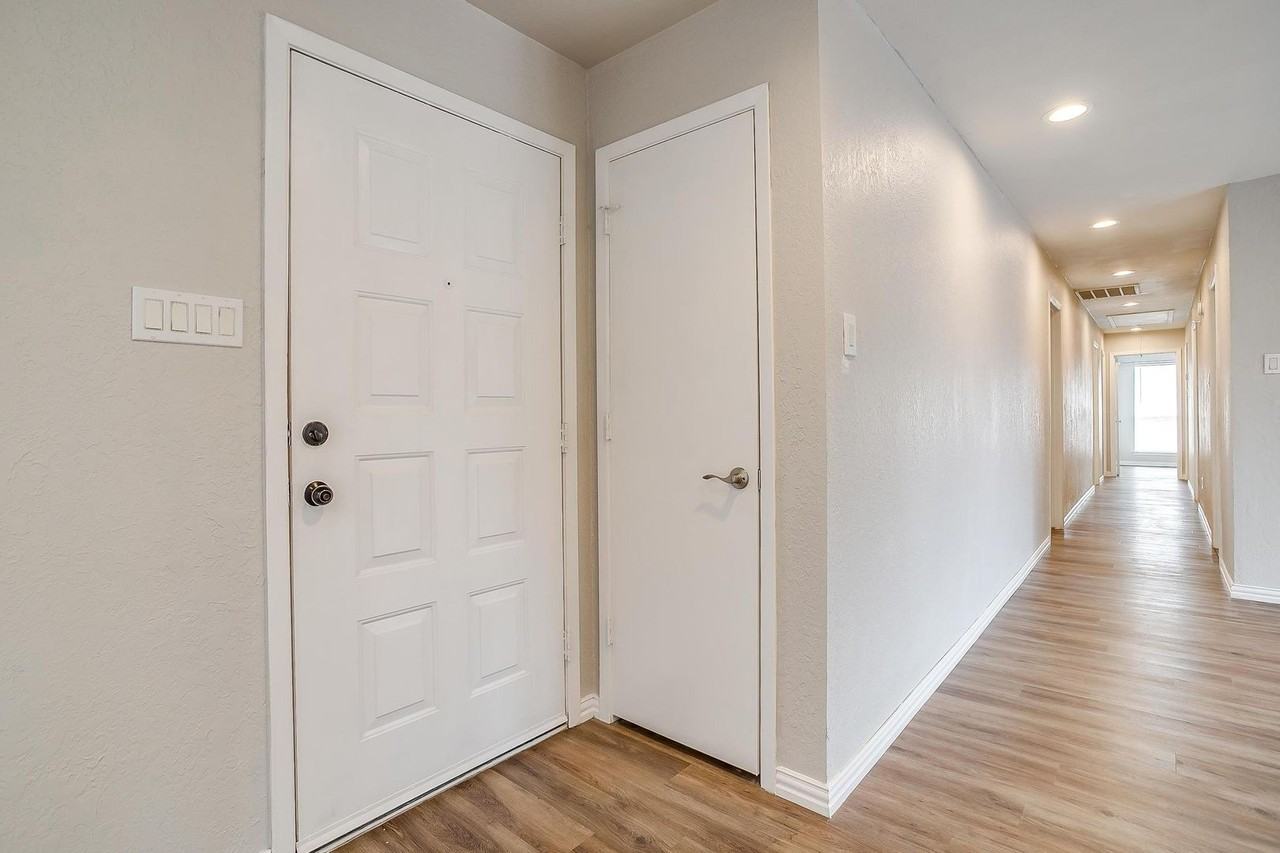 5947 Chimney Wood Cir - Photo 6 of 42