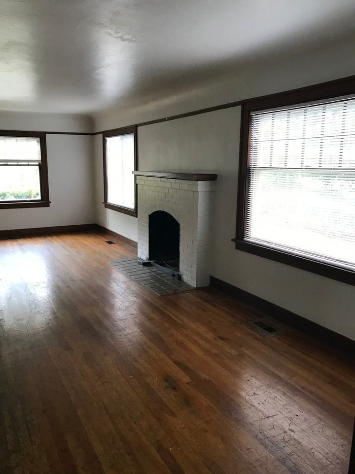 3329 Northwest Ave - Photo 4 of 10