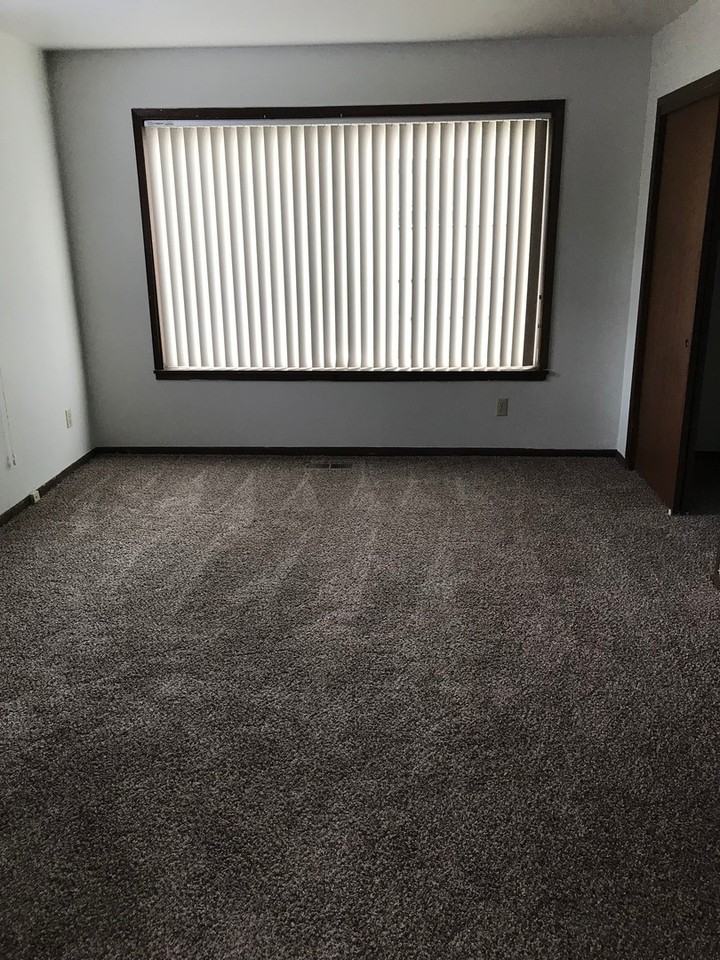 3329 Northwest Ave - Photo 7 of 10