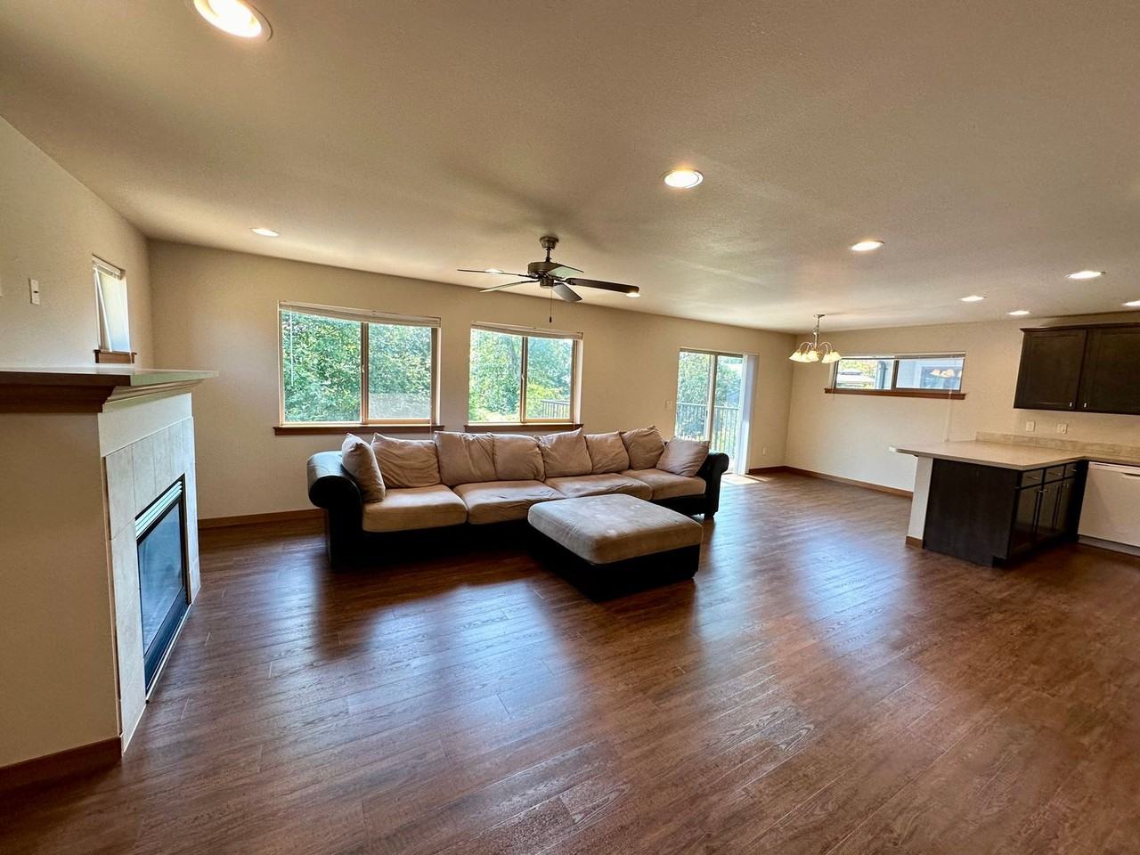 2145 Seamount Dr - Photo 2 of 16