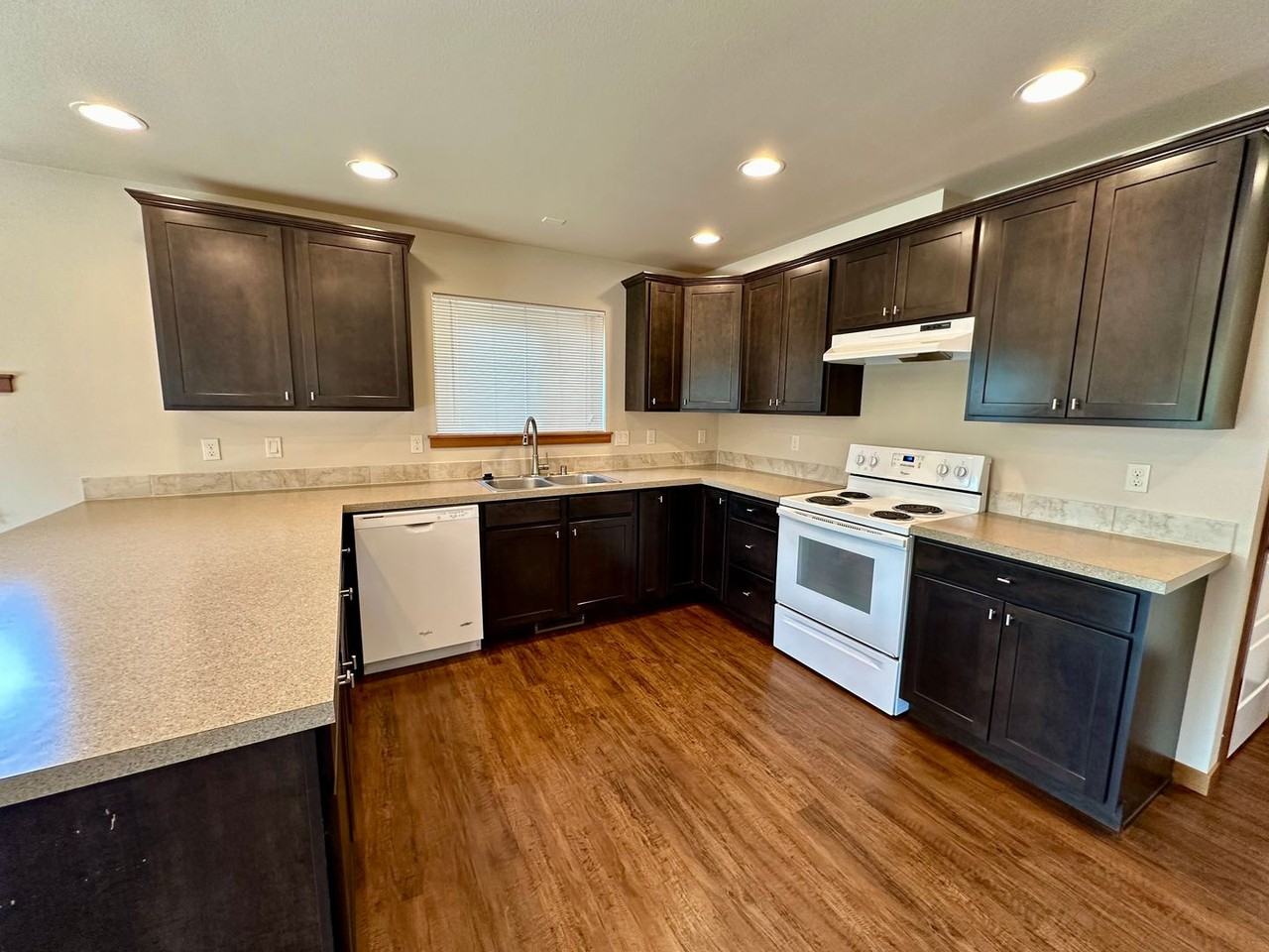 2145 Seamount Dr - Photo 3 of 16