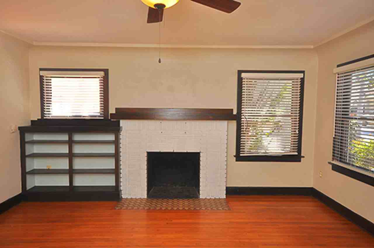702 Leonard Ave - Photo 3 of 17