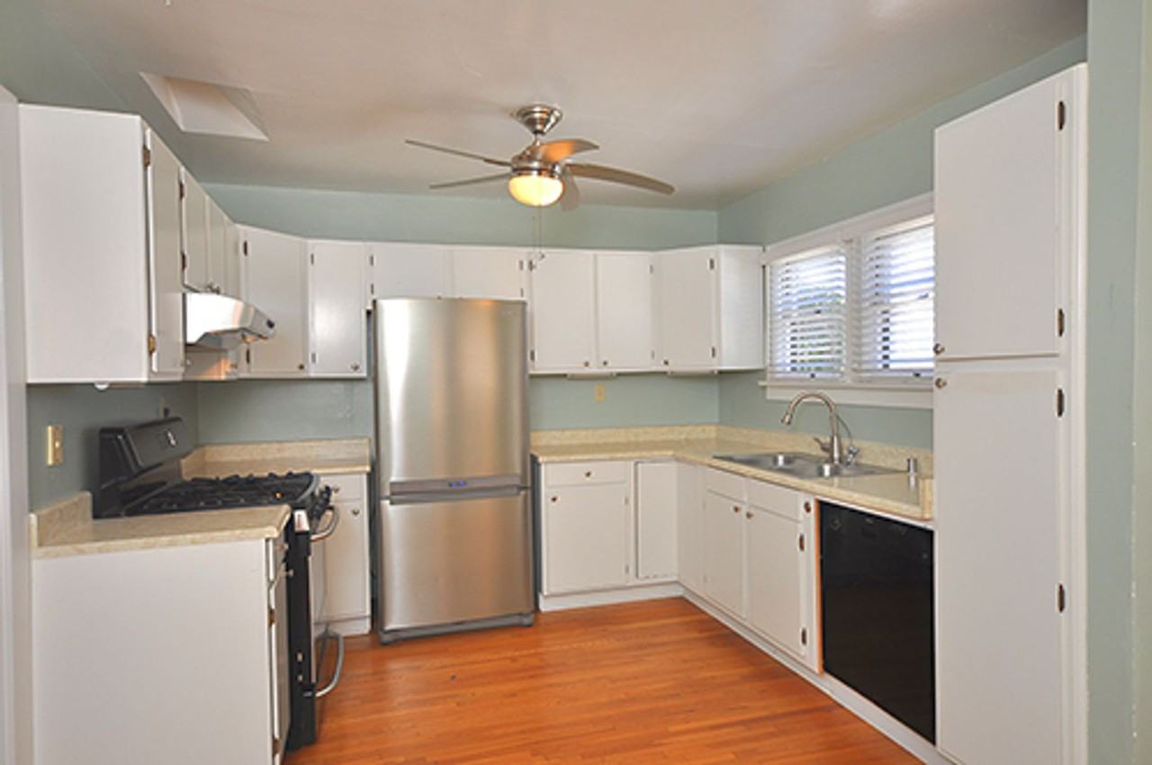 702 Leonard Ave - Photo 5 of 17