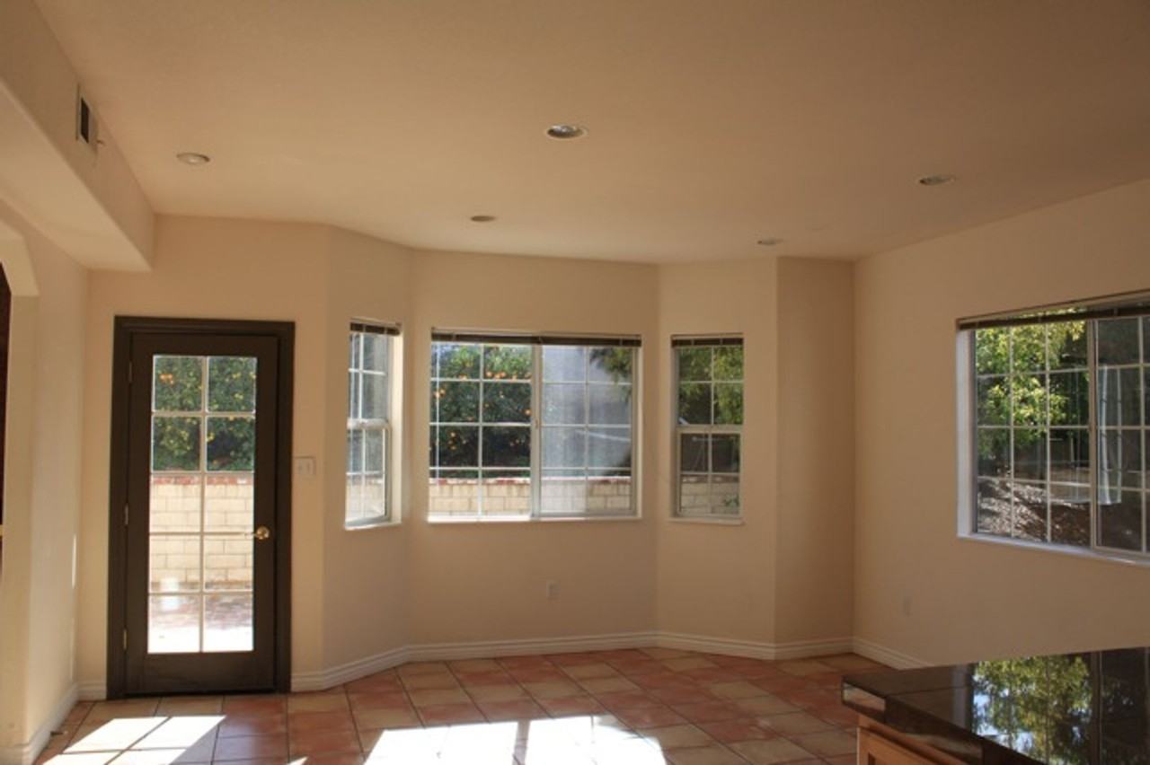 4527 Hollister Ave - Photo 5 of 14