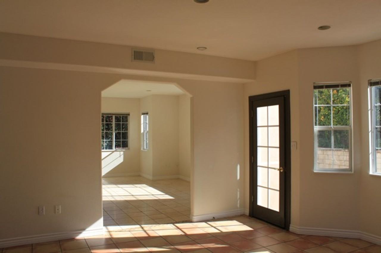 4527 Hollister Ave - Photo 6 of 14