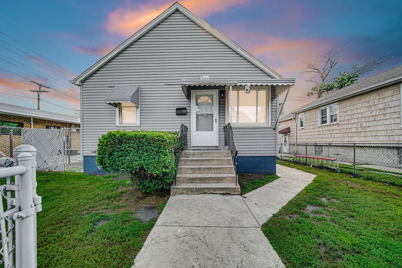 2842 Schrage Ave - Photo 3 of 16