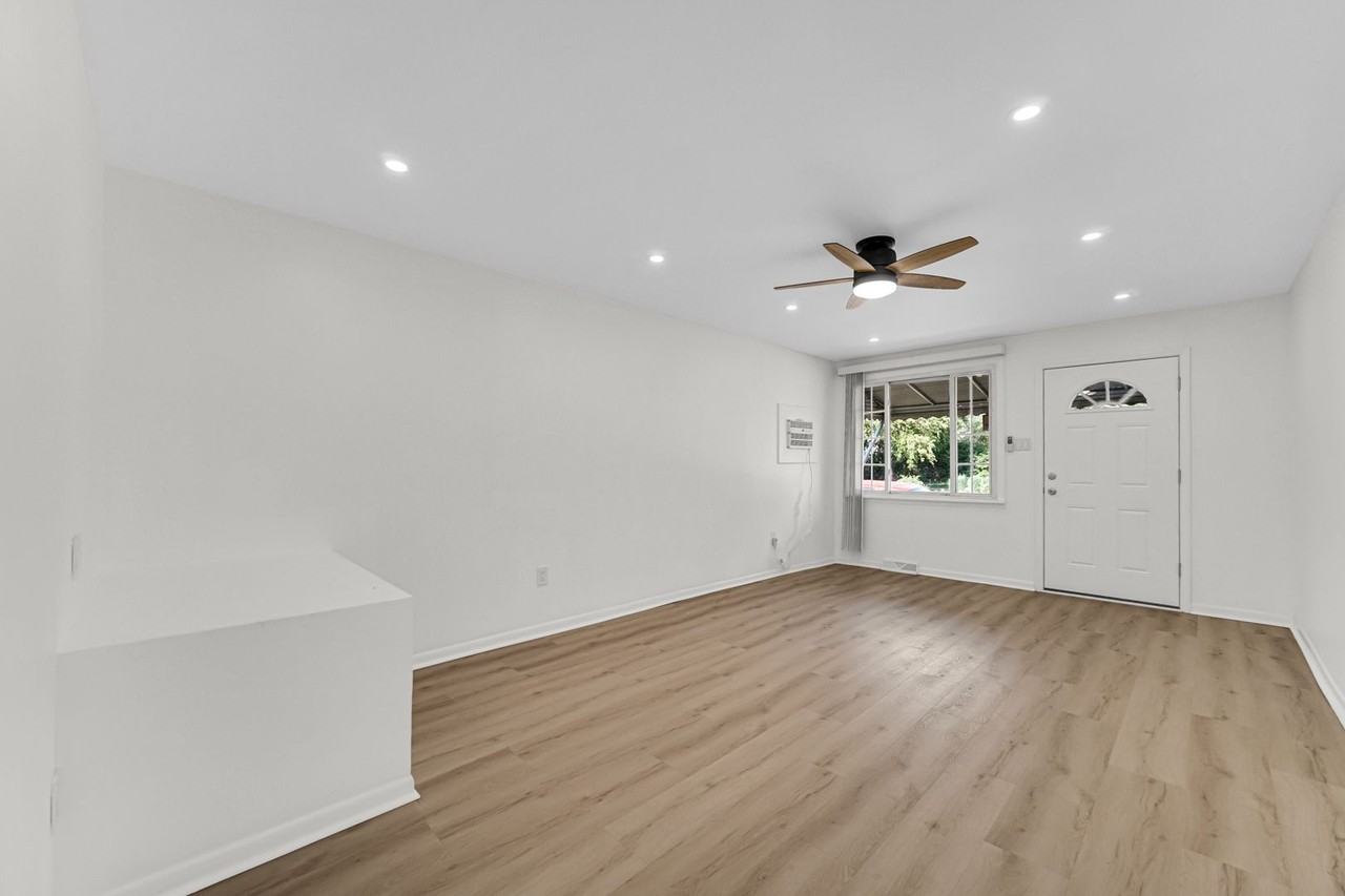 2842 Schrage Ave - Photo 4 of 16