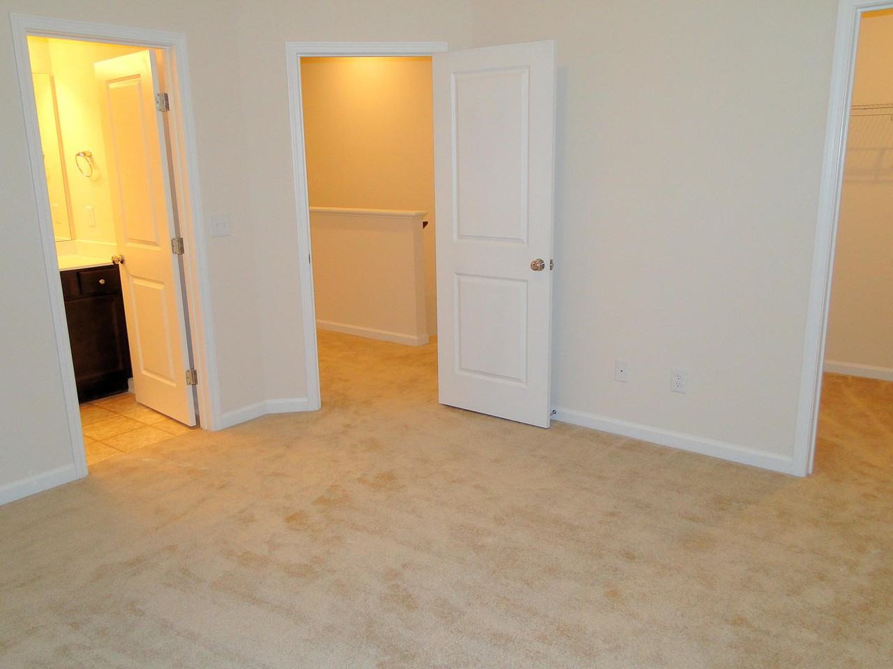 8814 Commons Townes Dr - Photo 6 of 17