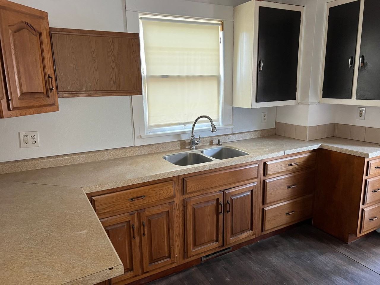 2211 18th St Ne - Photo 2 of 10