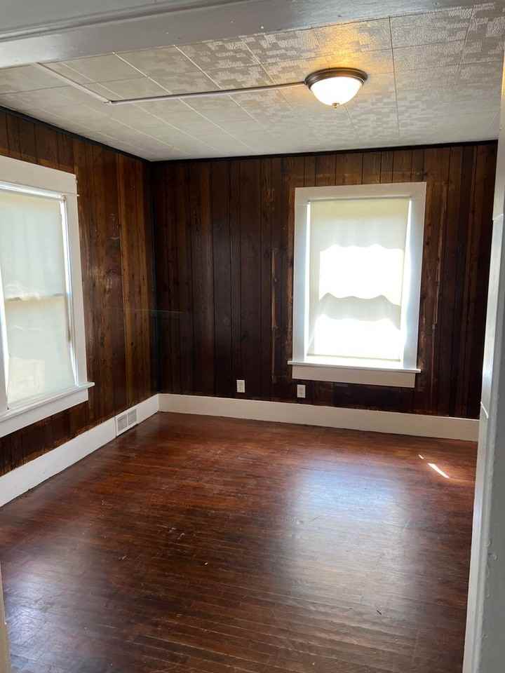 2211 18th St Ne - Photo 3 of 10