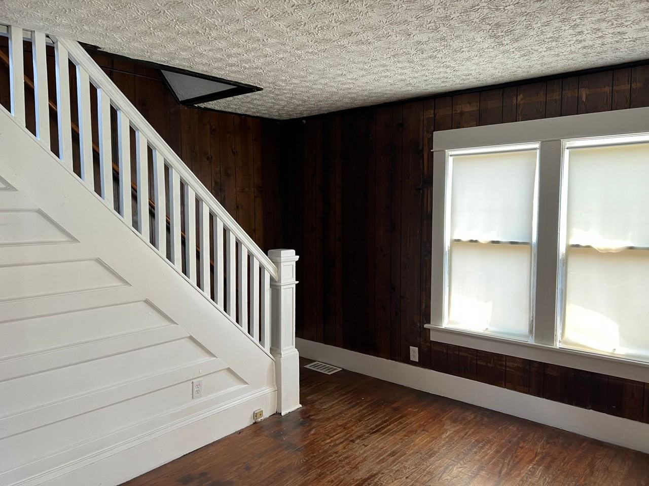 2211 18th St Ne - Photo 4 of 10