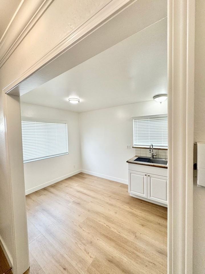 1797 Knox St - Photo 5 of 26