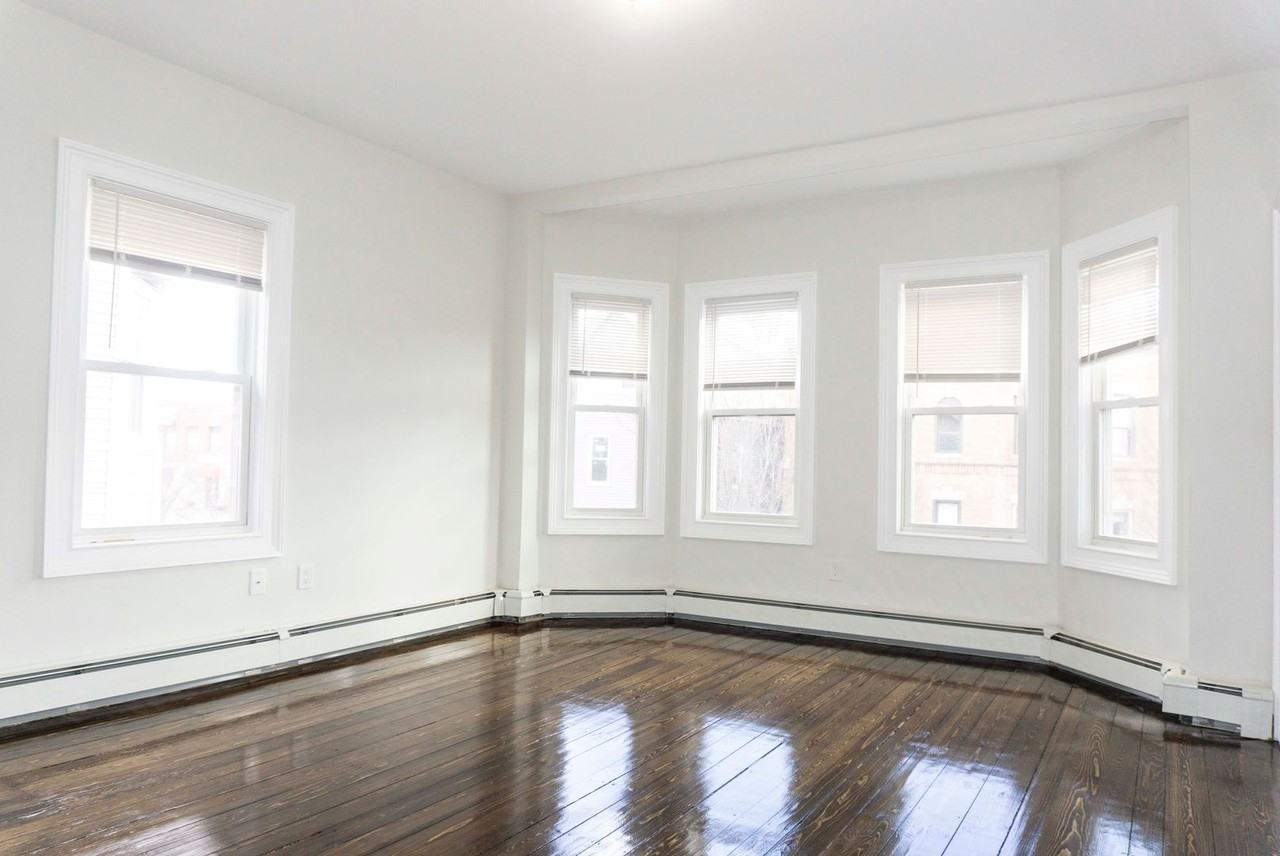 3151 Washington St - Photo 2 of 9