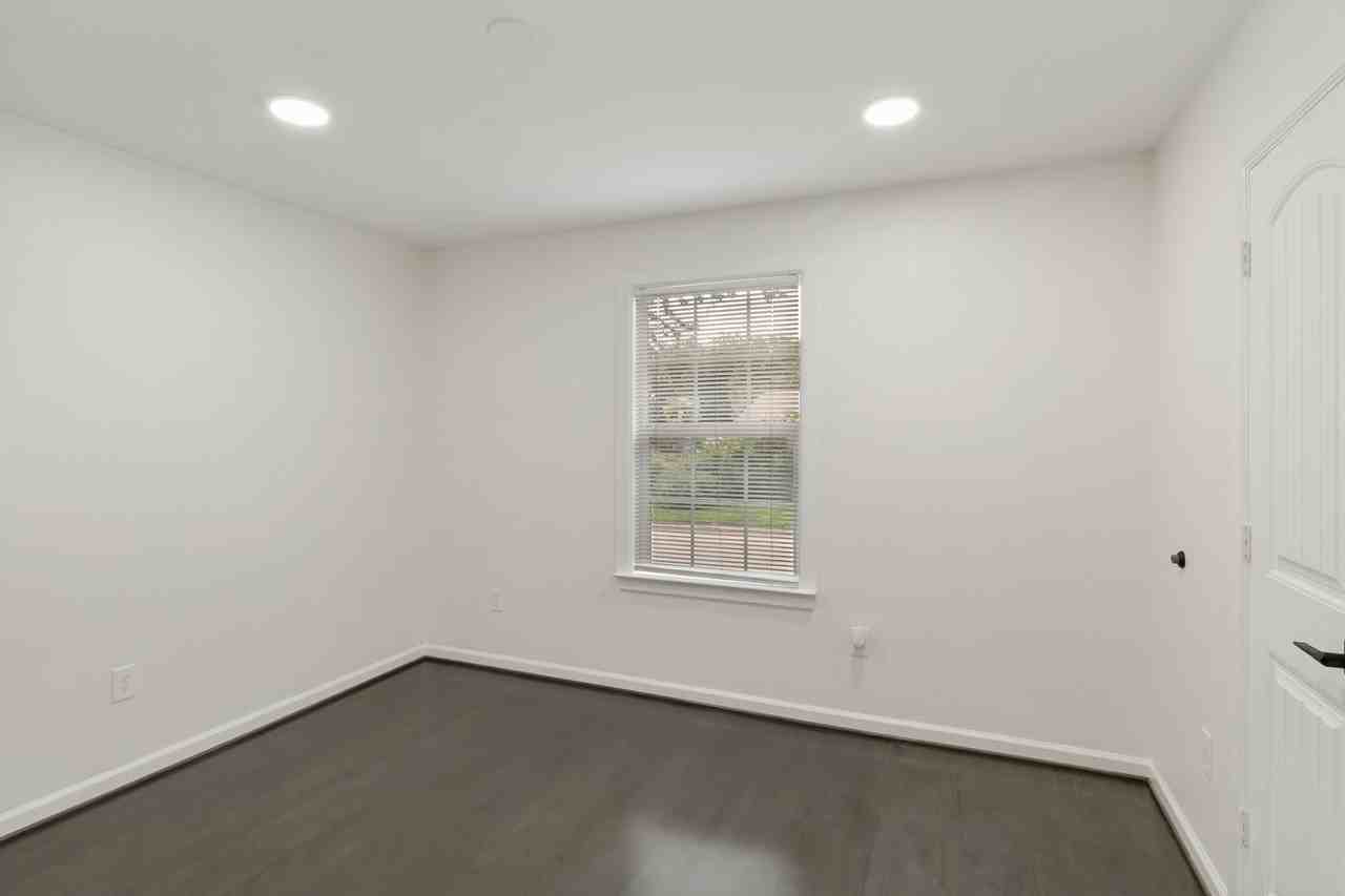 6502 Howard Ave - Photo 2 of 12