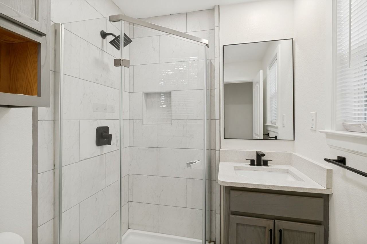 6502 Howard Ave - Photo 3 of 12