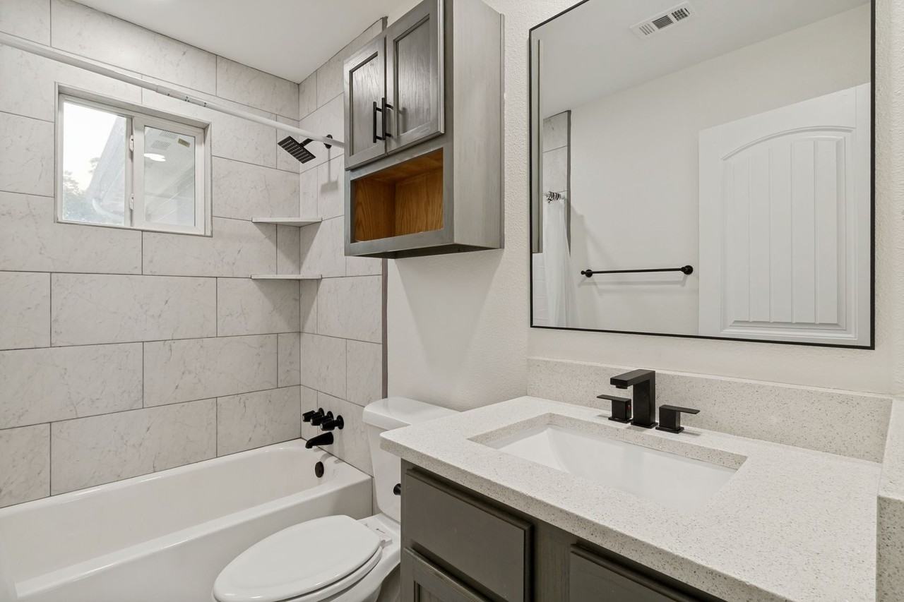 6502 Howard Ave - Photo 4 of 12