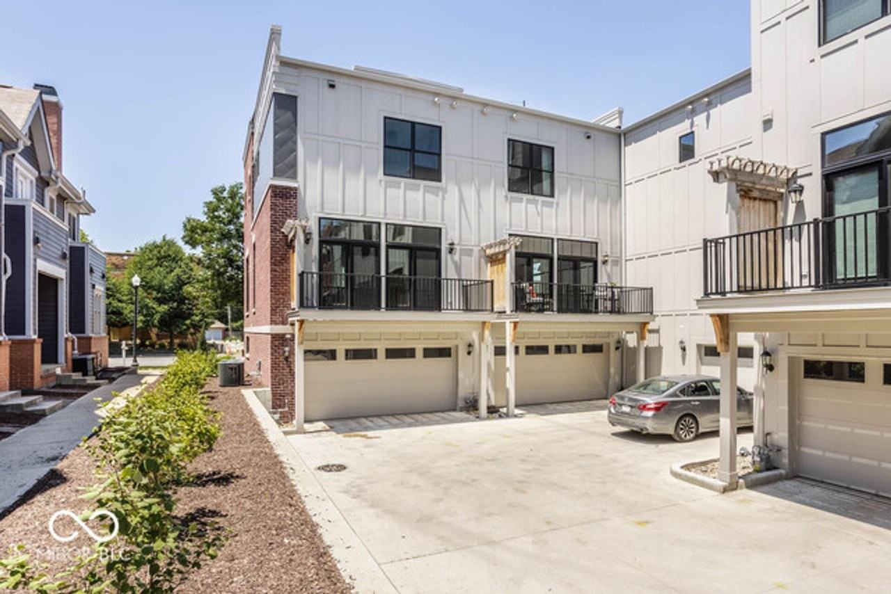 1561 N College Ave - Photo 7 of 39