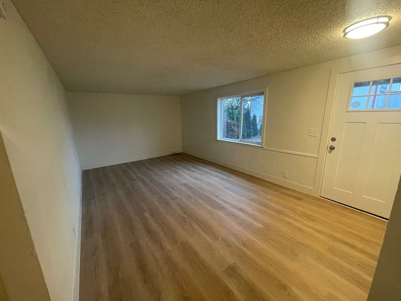 280/290/310/320 N Seneca Road - Photo 2 of 9