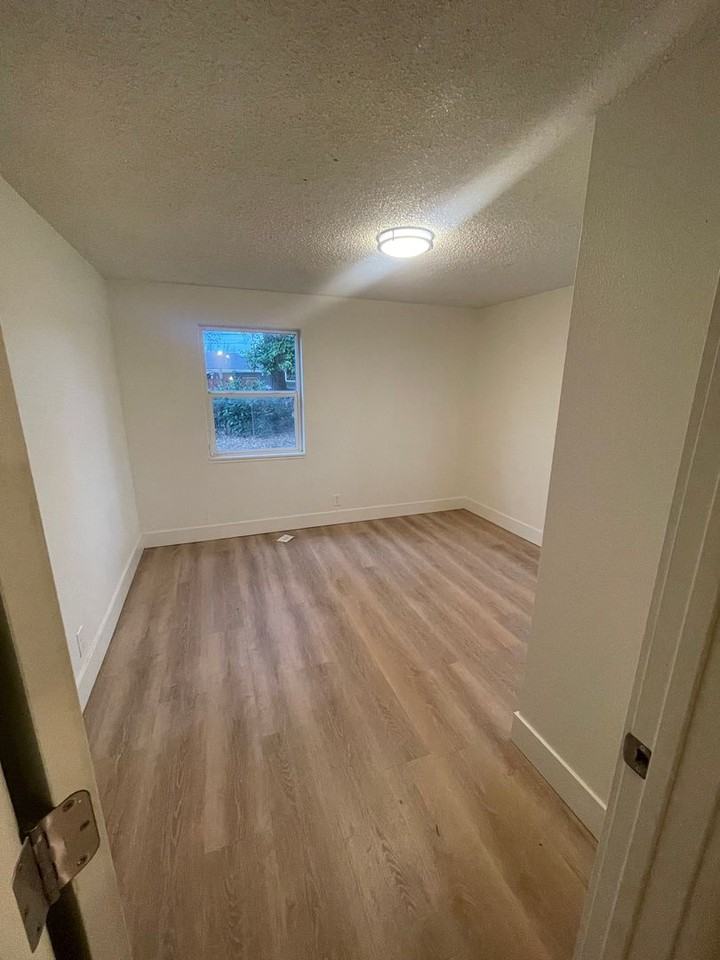 280/290/310/320 N Seneca Road - Photo 4 of 9